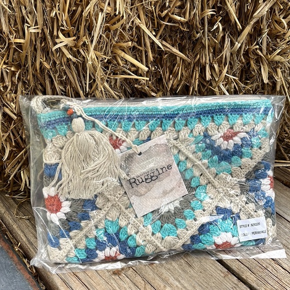 Handmade Granny Square Crochet Tile Pouch/ Clutch/ wristlet in Periwinkle blue - Picture 13 of 14